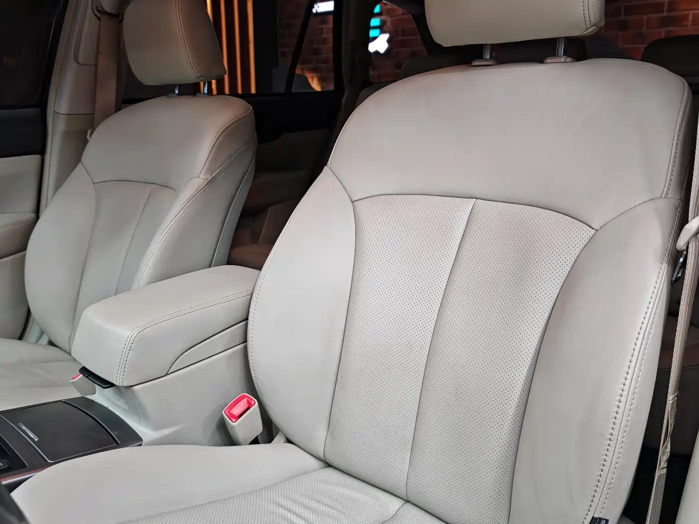 Subaru Outback 2011 2.5i Luxury Navigation Edition фото 24