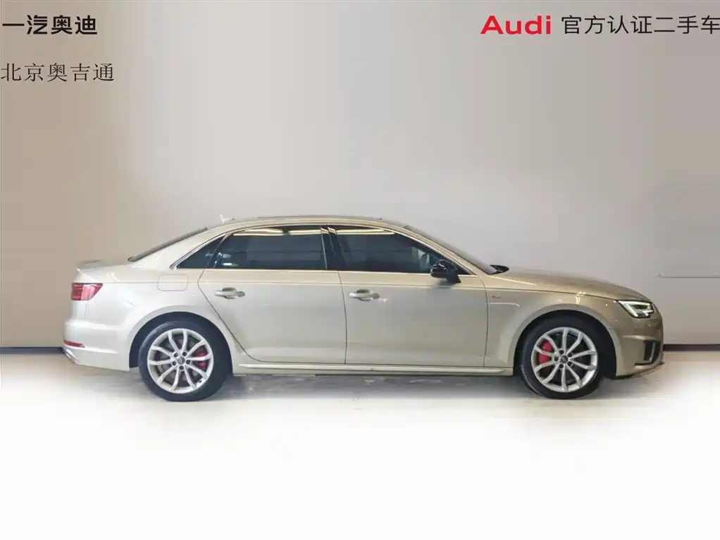 Фото 4 - Audi A4L