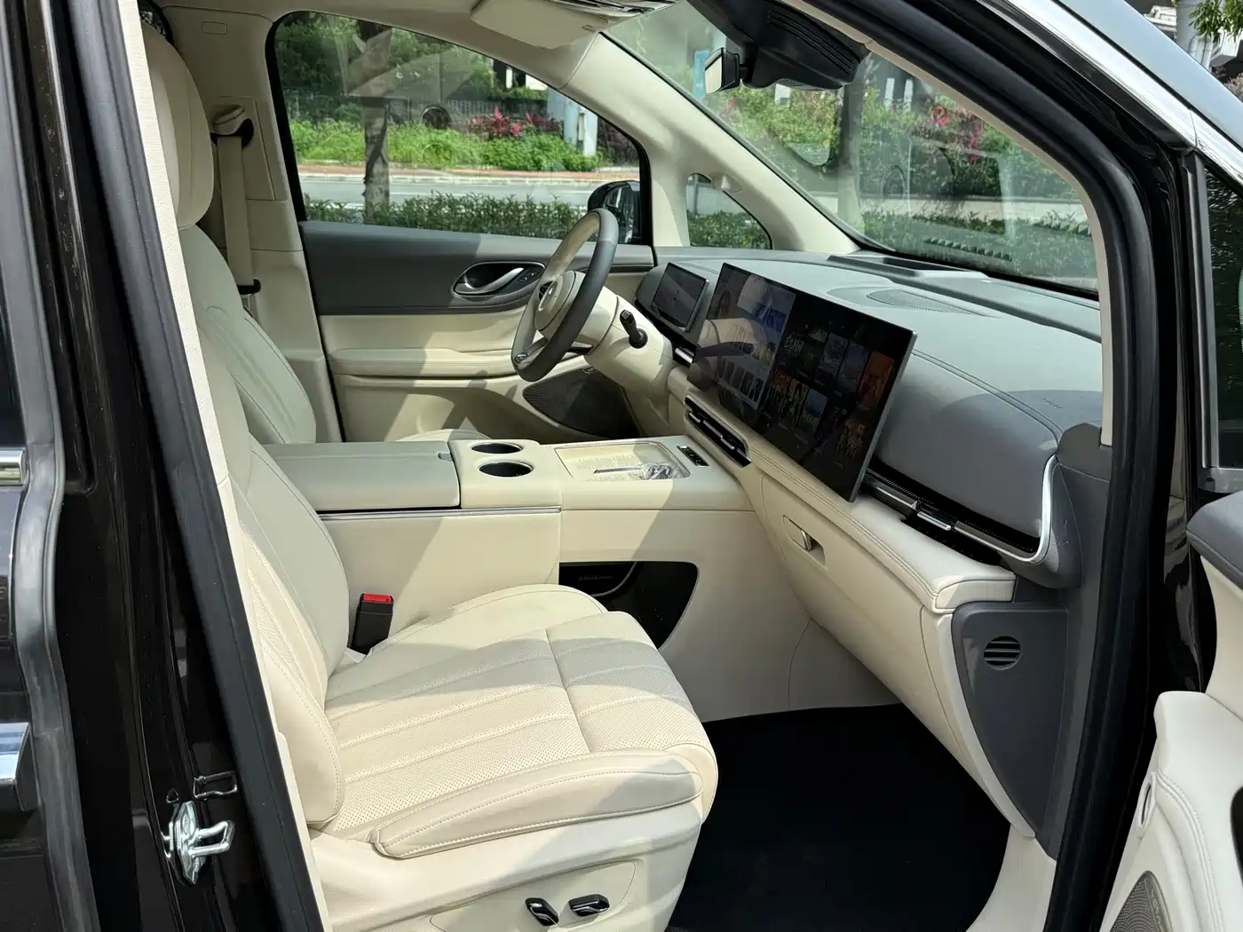 Voyah Auto Voyah Dreamer 2025 PHEV 4WD Kunpeng Premium Edition фото 20