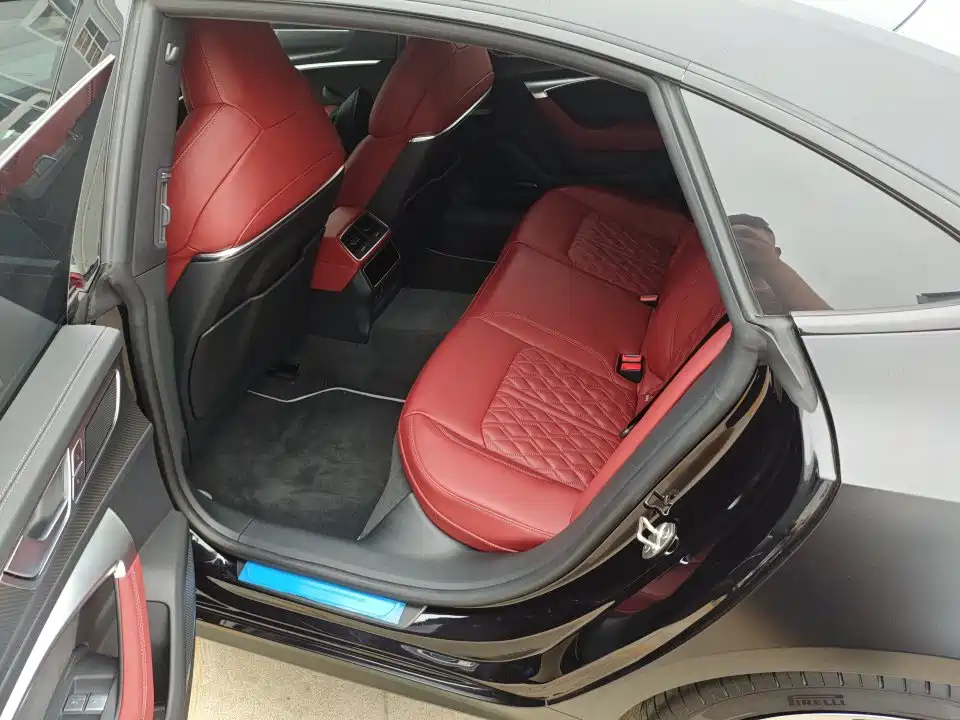 Audi A7L 2024 45 TFSI quattro Black Warrior Edition фото 5