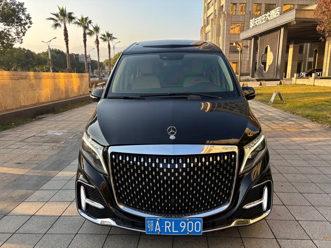 Mercedes-Benz V-Class 2021 V 260 L Long Wheelbase Premium Edition фото 2