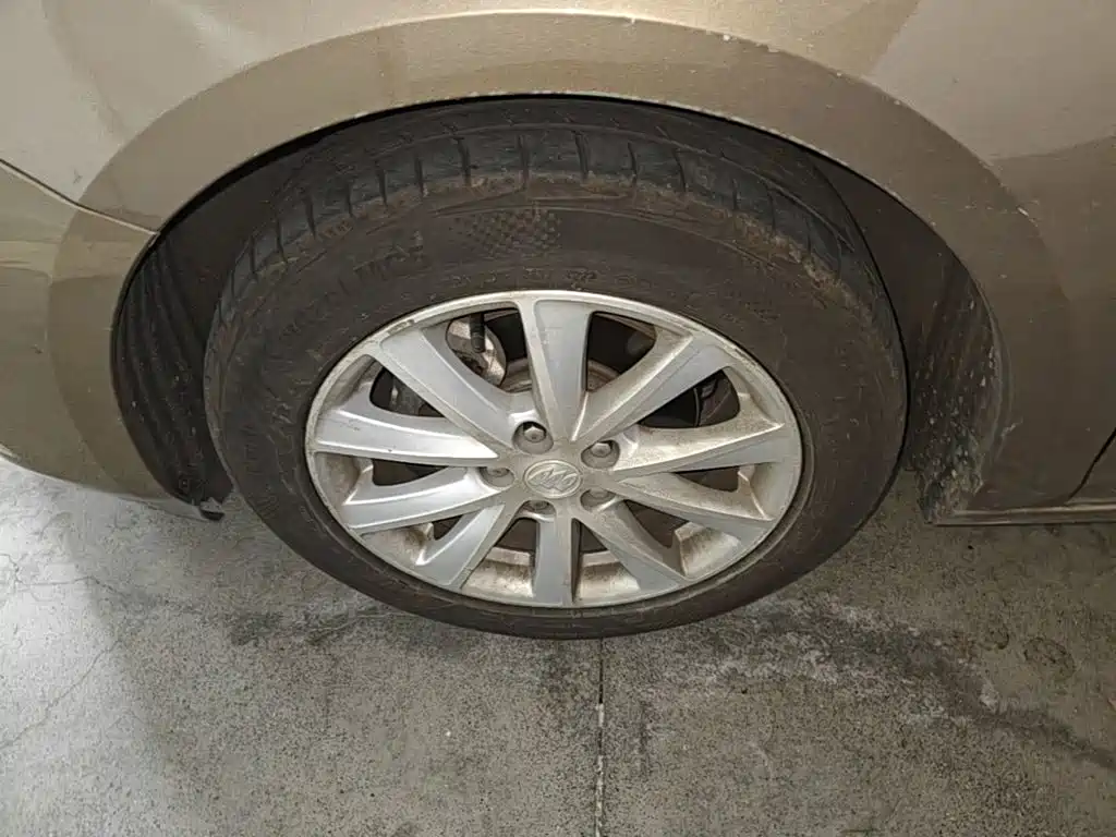 Photo 23 - Buick Verano