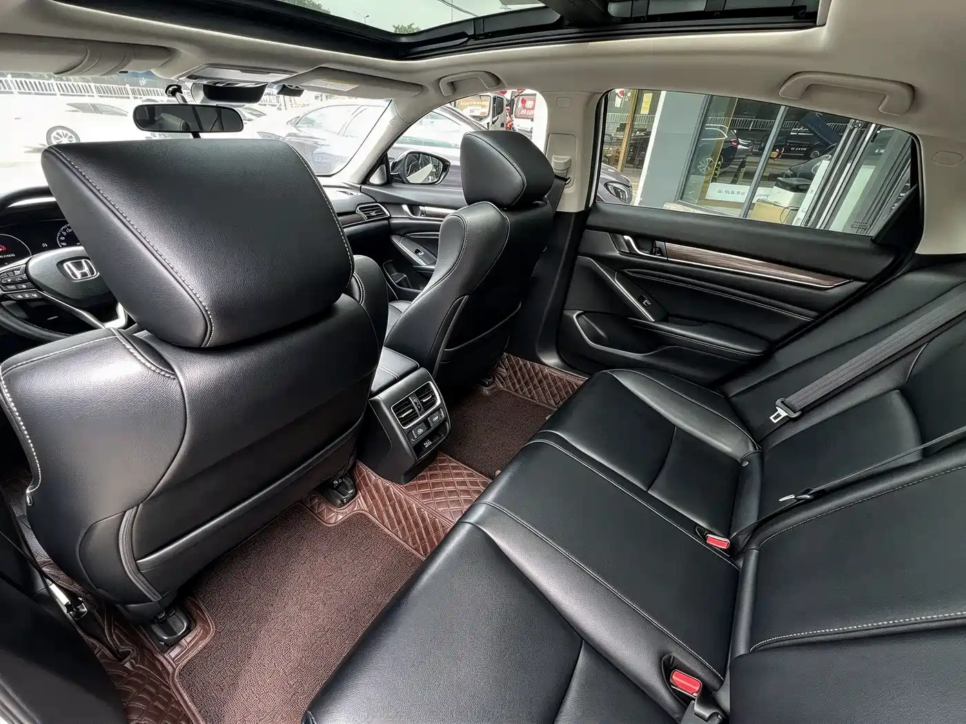 Фото 10 - Honda Accord