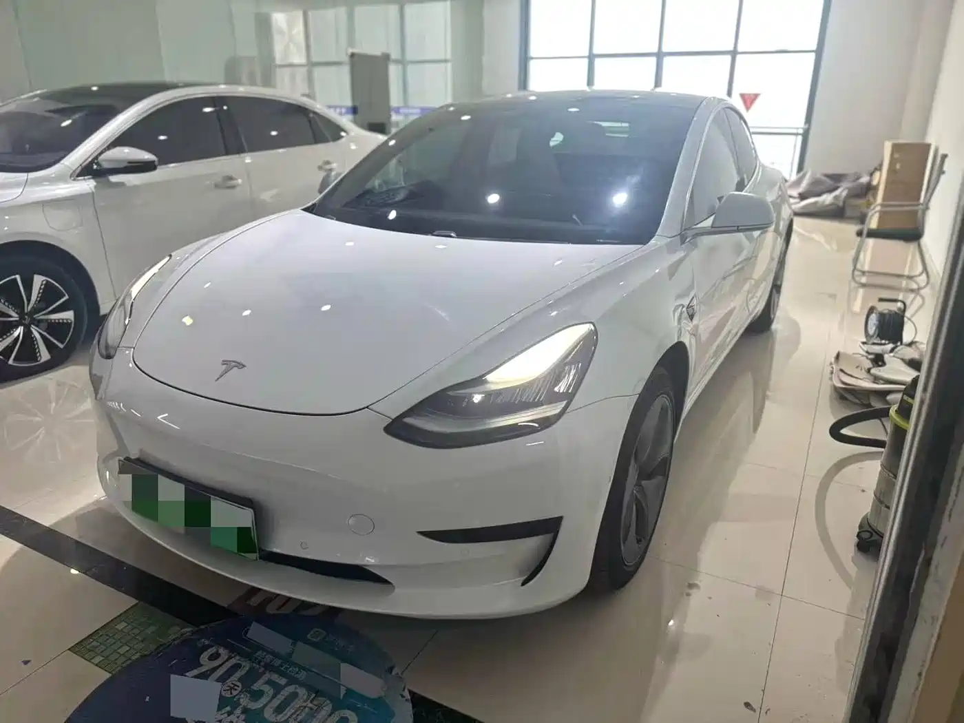 TESLA MODEL 3
