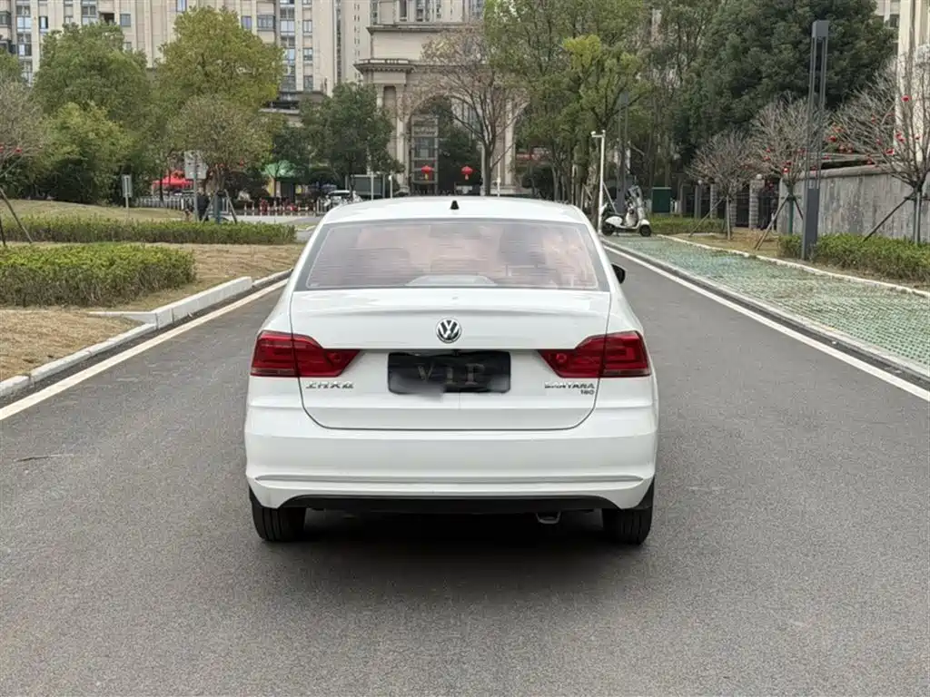 VOLKSWAGEN SANTANA