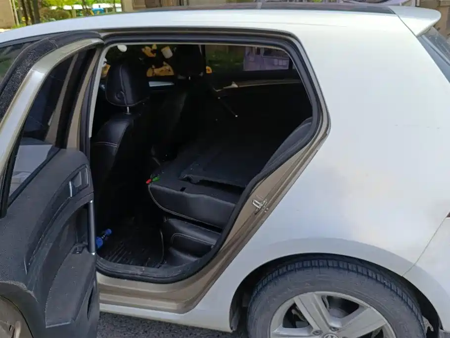 Volkswagen Golf 2016 1.6L Automatic Comfort фото 11