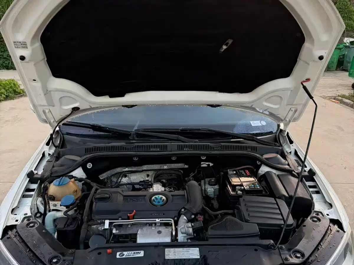 Volkswagen Sagitar 2012 1.4TSI Automatic Luxury фото 18