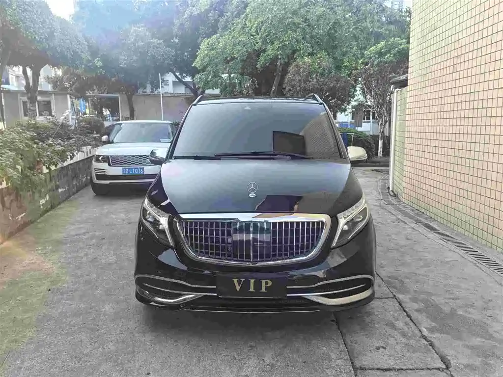 Mercedes-Benz V-Class 2018 V 260 L Premium Long Wheelbase Edition China VI фото 2