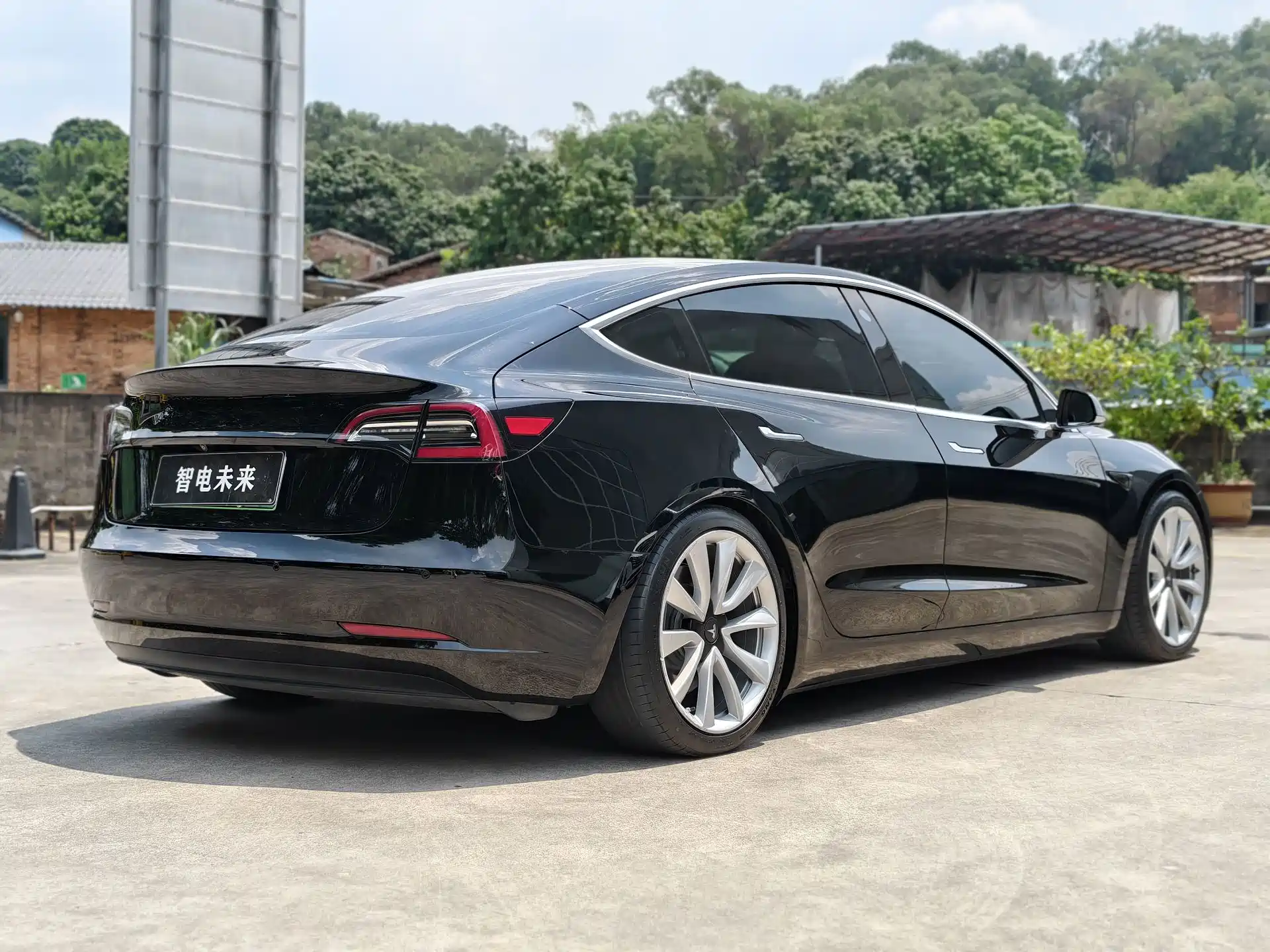Фото 14 - Tesla Model 3