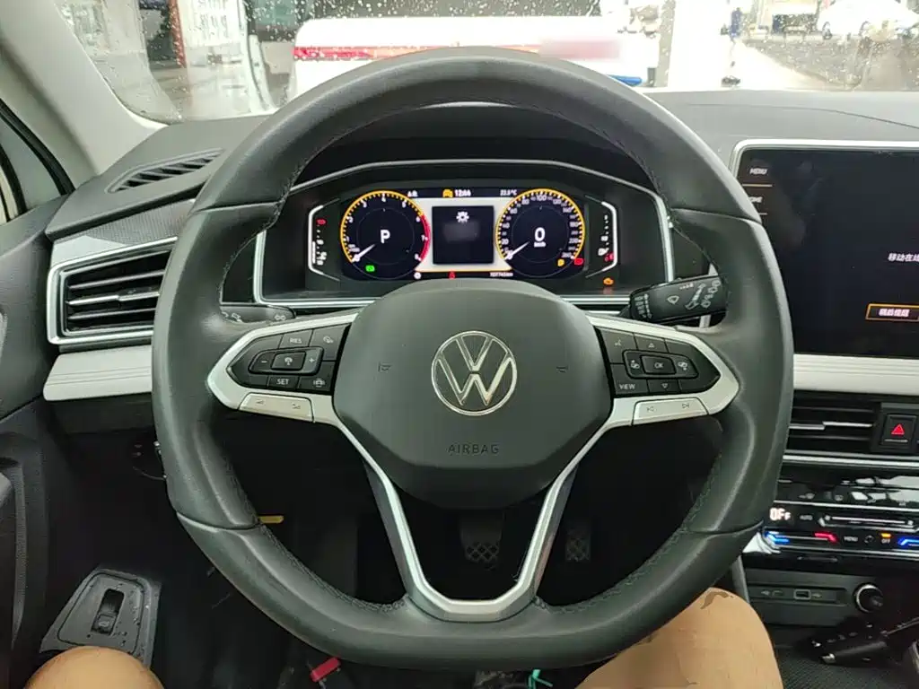 Фото 11 - Volkswagen Tiguan L