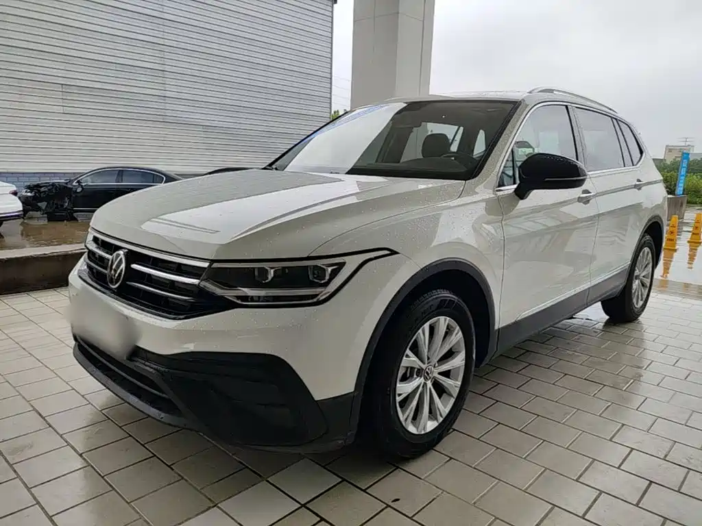 Фото 2 - Volkswagen Tiguan L