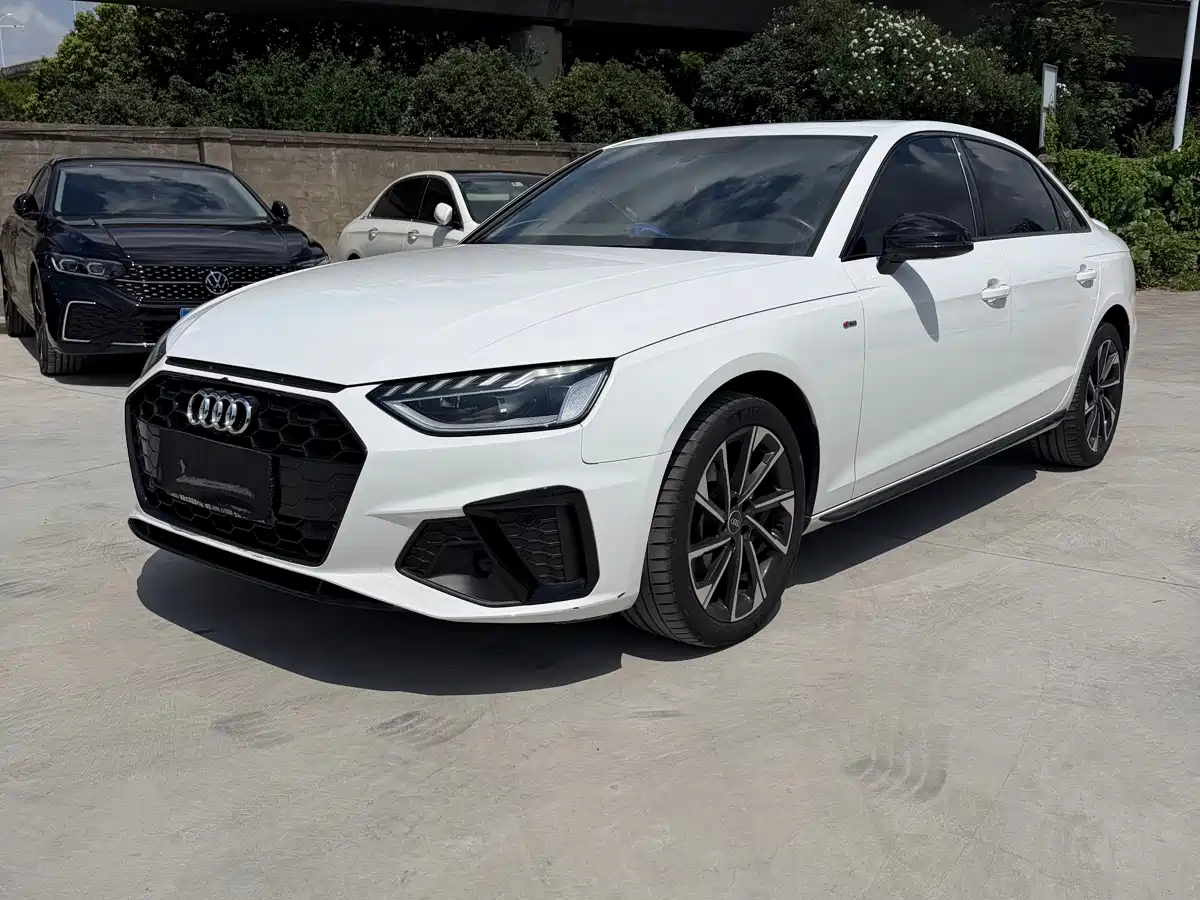 Фото 1 - Audi A4L