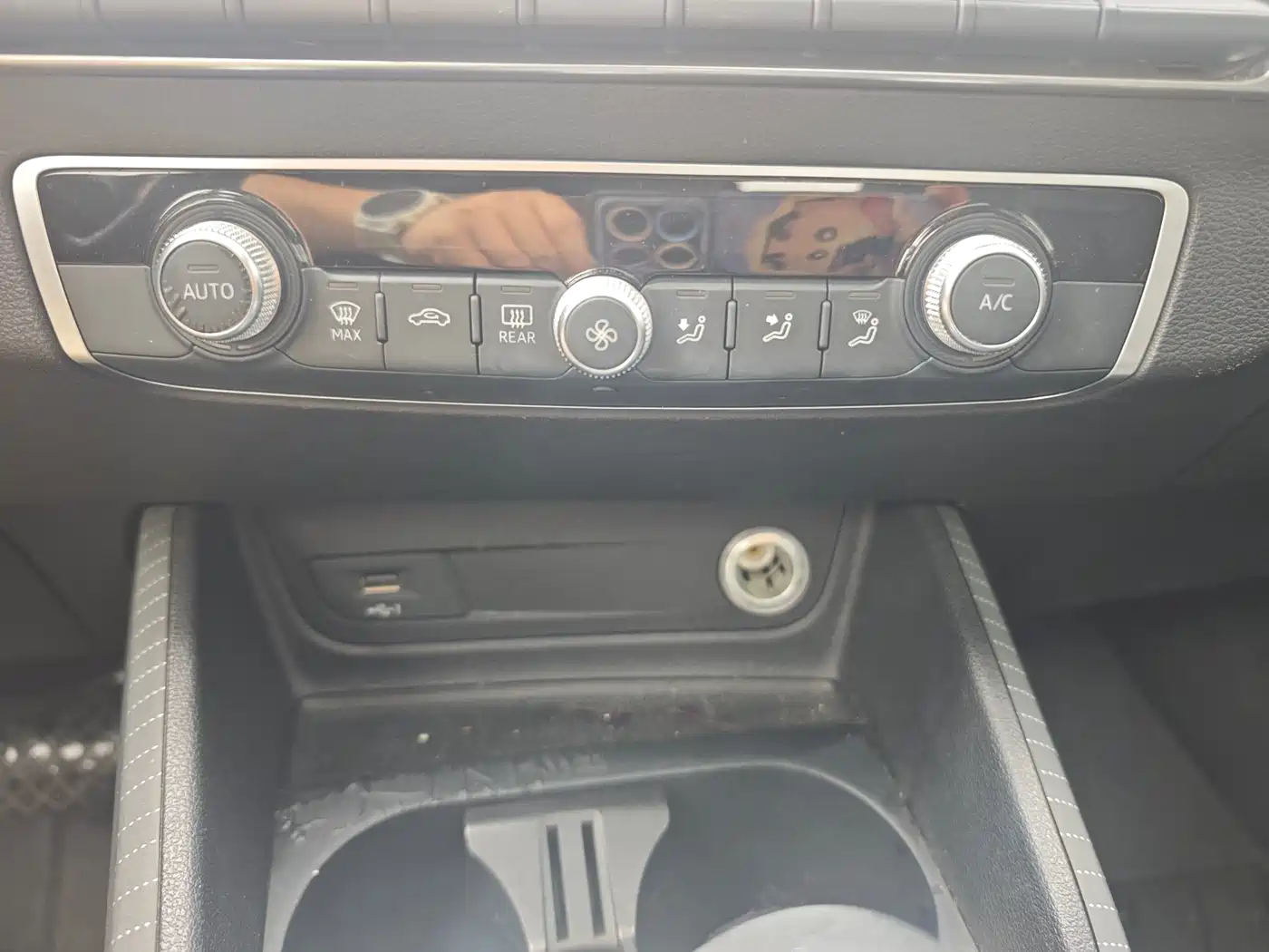 AUDI Q2L E-TRON