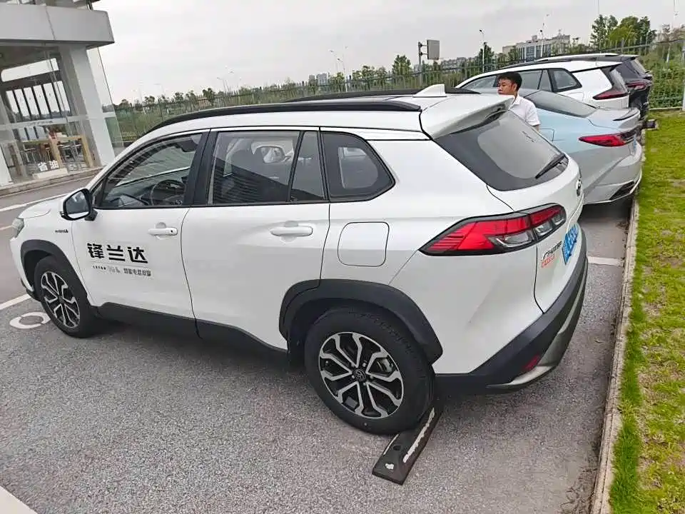 Toyota Frontlander 2023 2.0L Smart Hybrid Dual Engine Prestige Edition фото 3