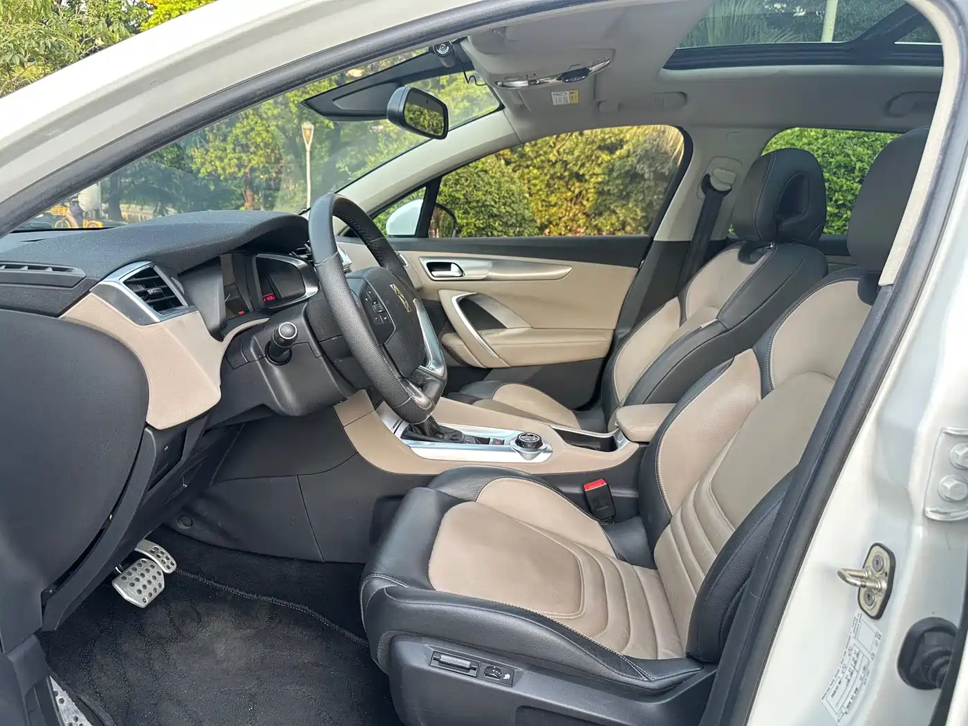 DS 6 2015 2014 1.6T Luxury Edition THP200