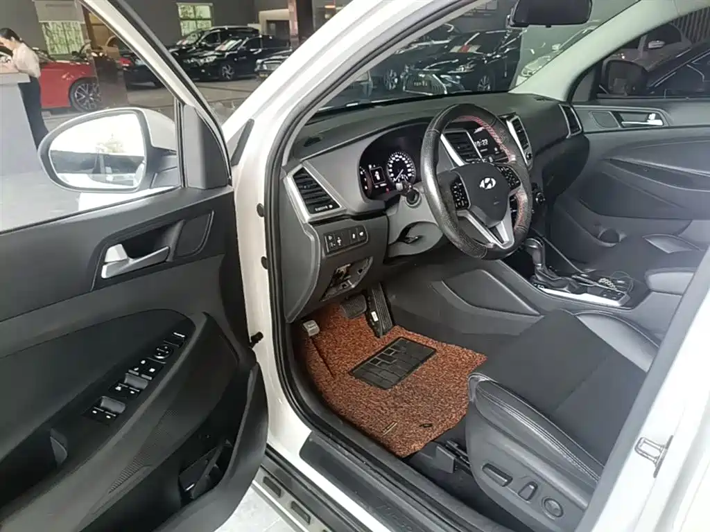 Hyundai Tucson 2015 1.6T Dual Clutch 2WD Leading фото 16