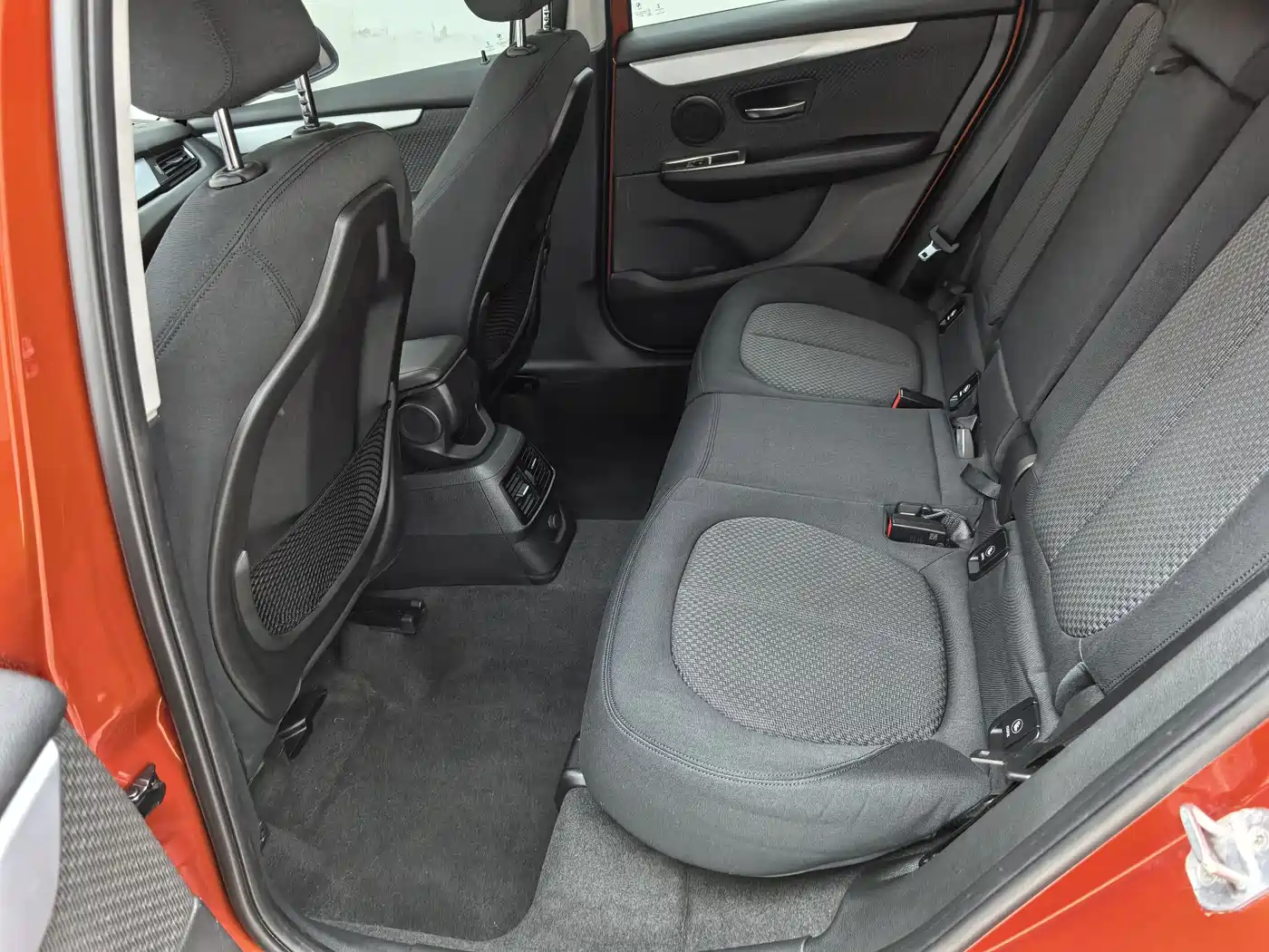 BMW 2 Series Touring 2016 218i Leading фото 8