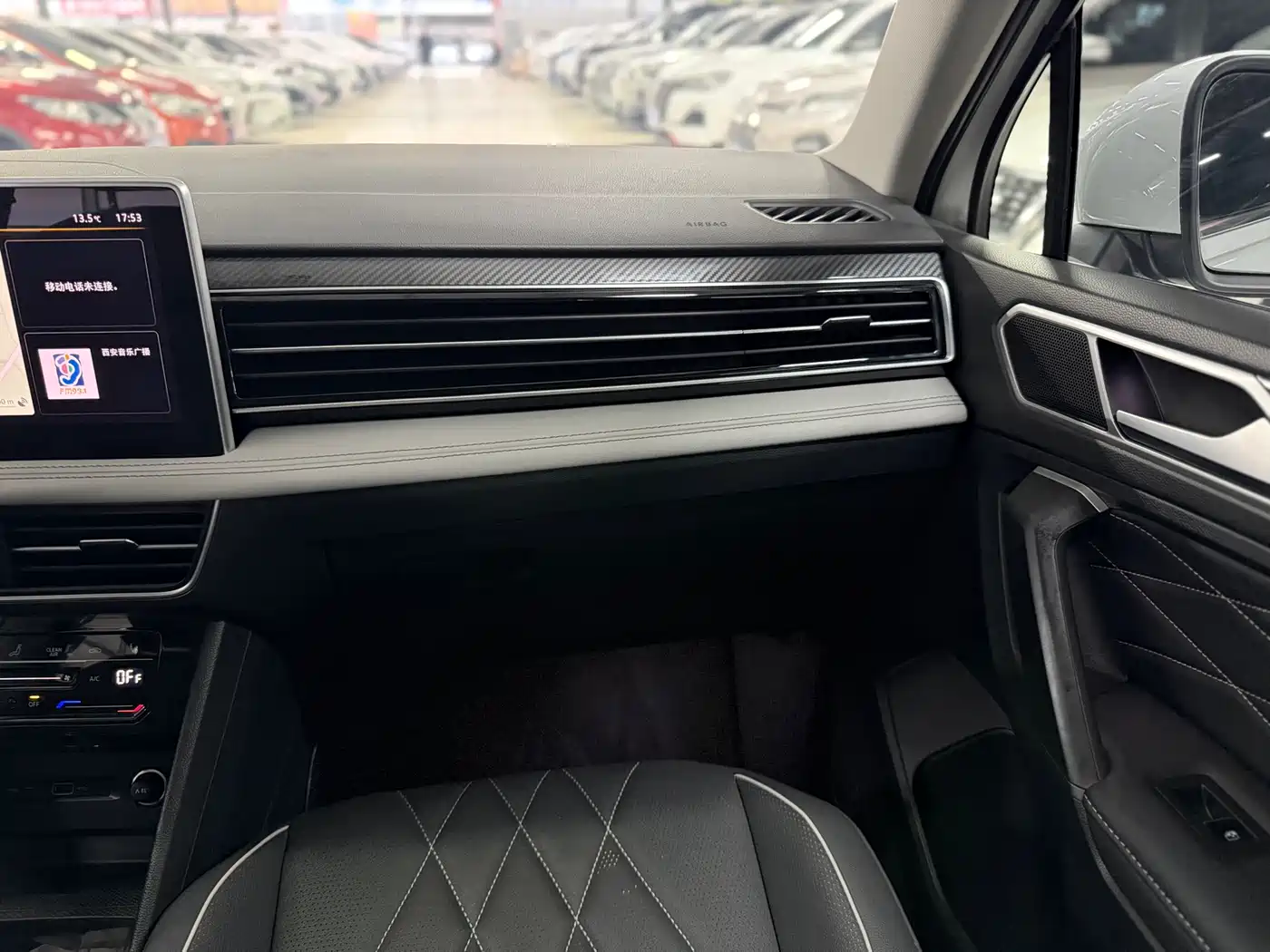 Volkswagen Tiguan L 2022 380TSI Automatic 4WD R-Line Cross Edition 7-Seater фото 11
