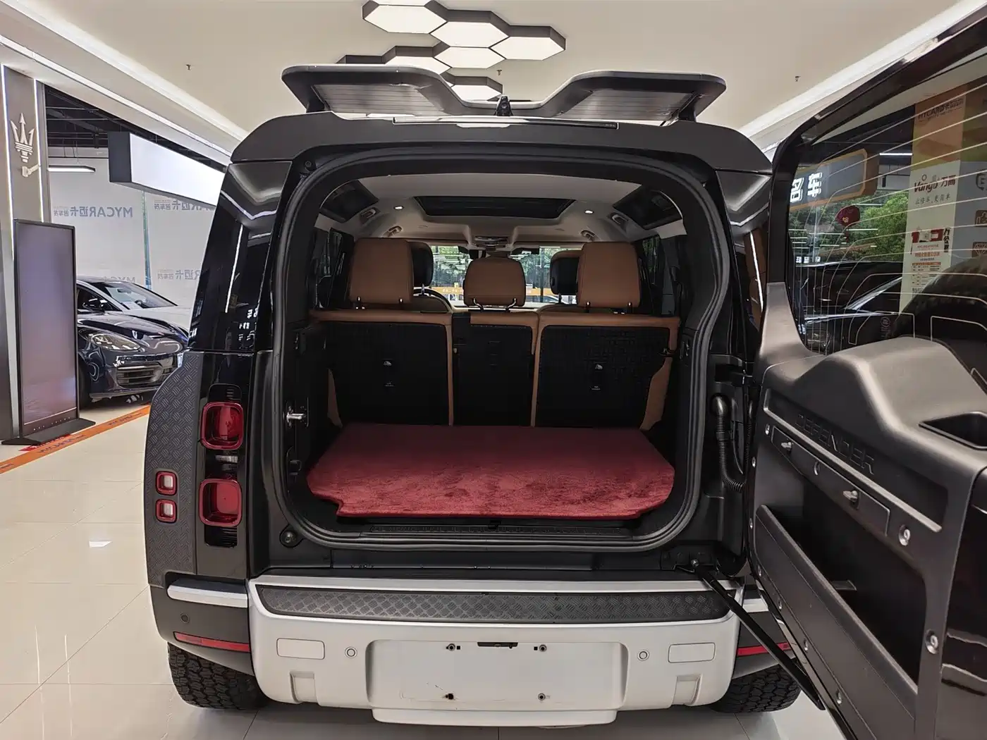 Фото 7 - Land Rover Defender