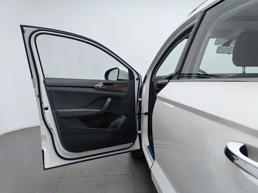 Фото 8 - Volkswagen Tharu