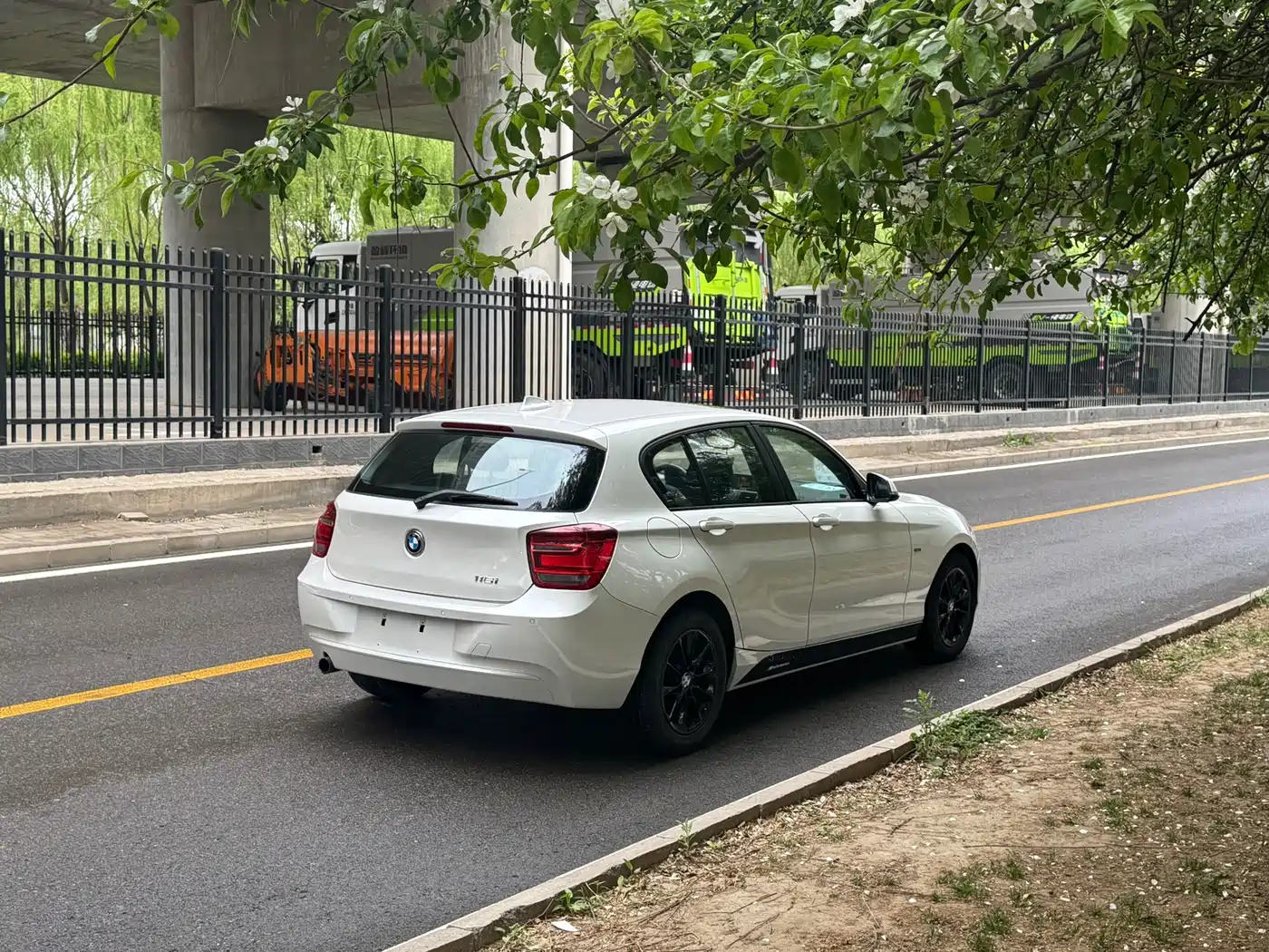 BMW 1 Series (Import) 2013 Facelift 116i Urban Model фото 11