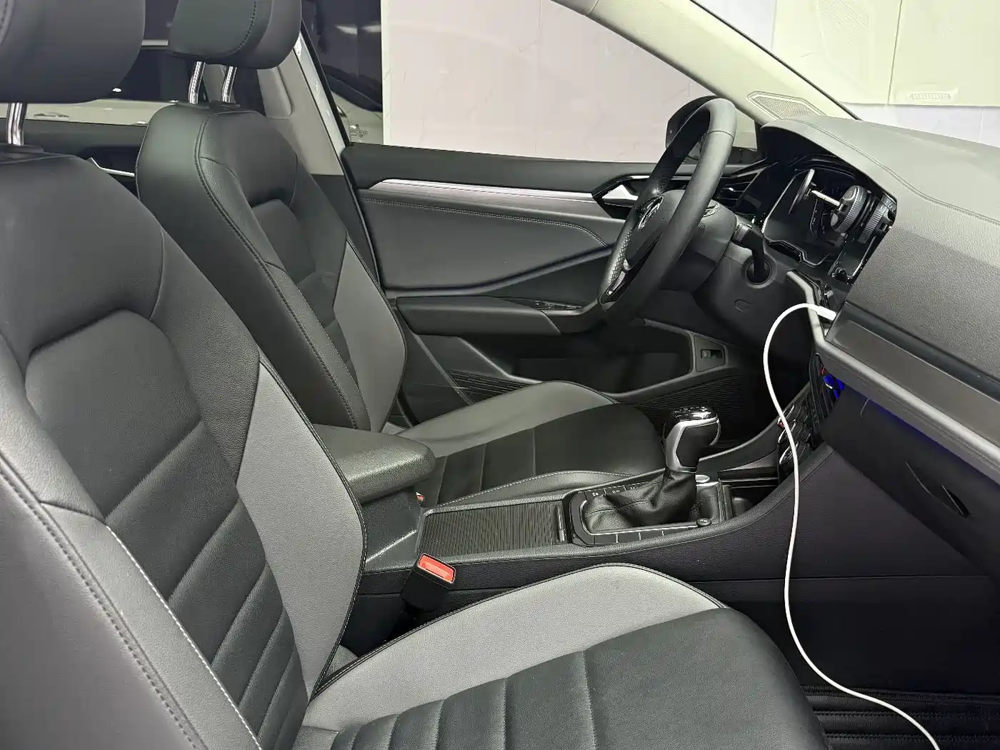 Volkswagen Sagitar 2022 280TSI DSG Surpassing Edition фото 15