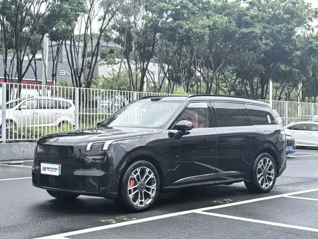 Lynk & Co 900 2.0T Ultra, 6 мест