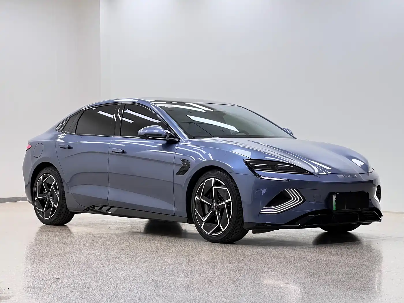 BYD Seal 2022 700km Long Range RWD Edition фото 3