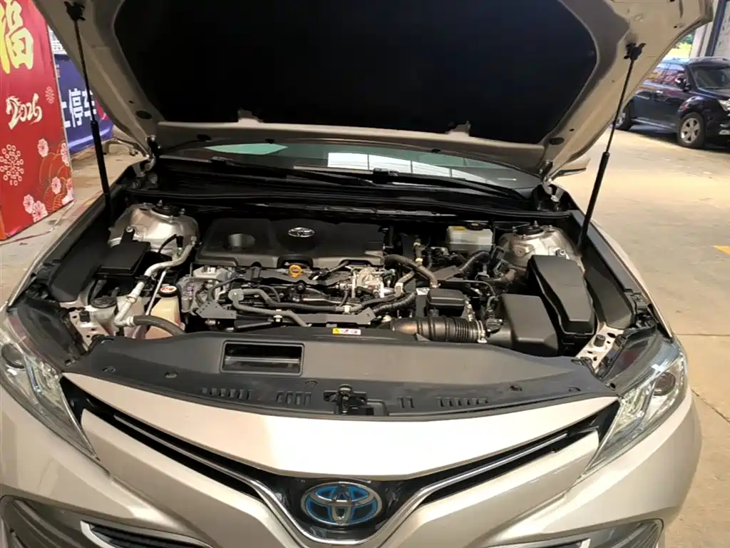 Toyota Camry 2018 Hybrid 2.5HG Luxury Edition фото 20