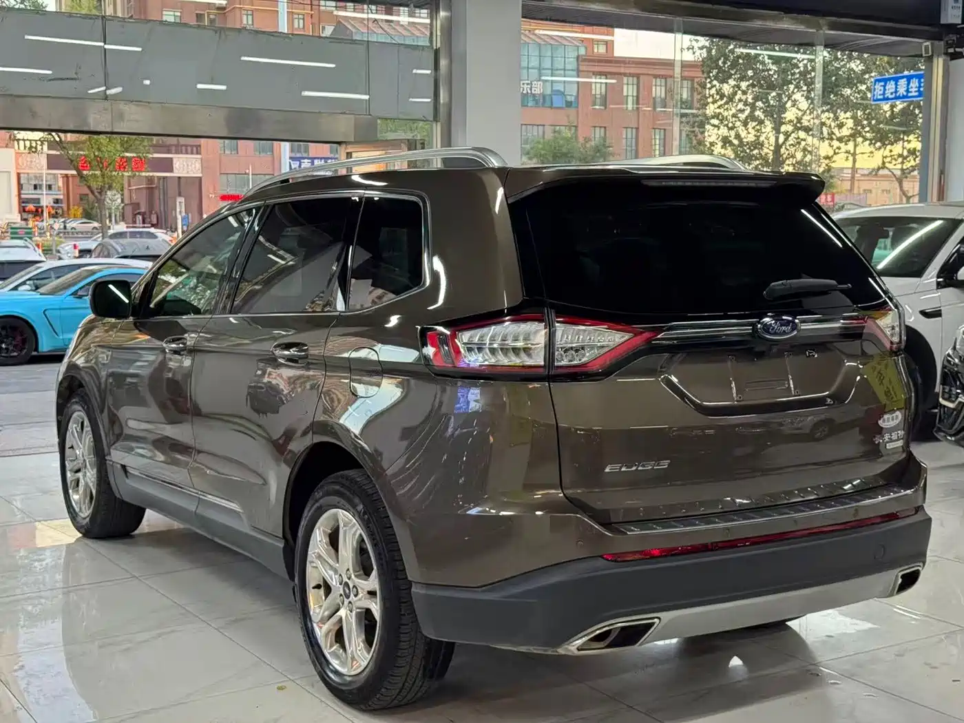 Photo 5 - Ford Edge