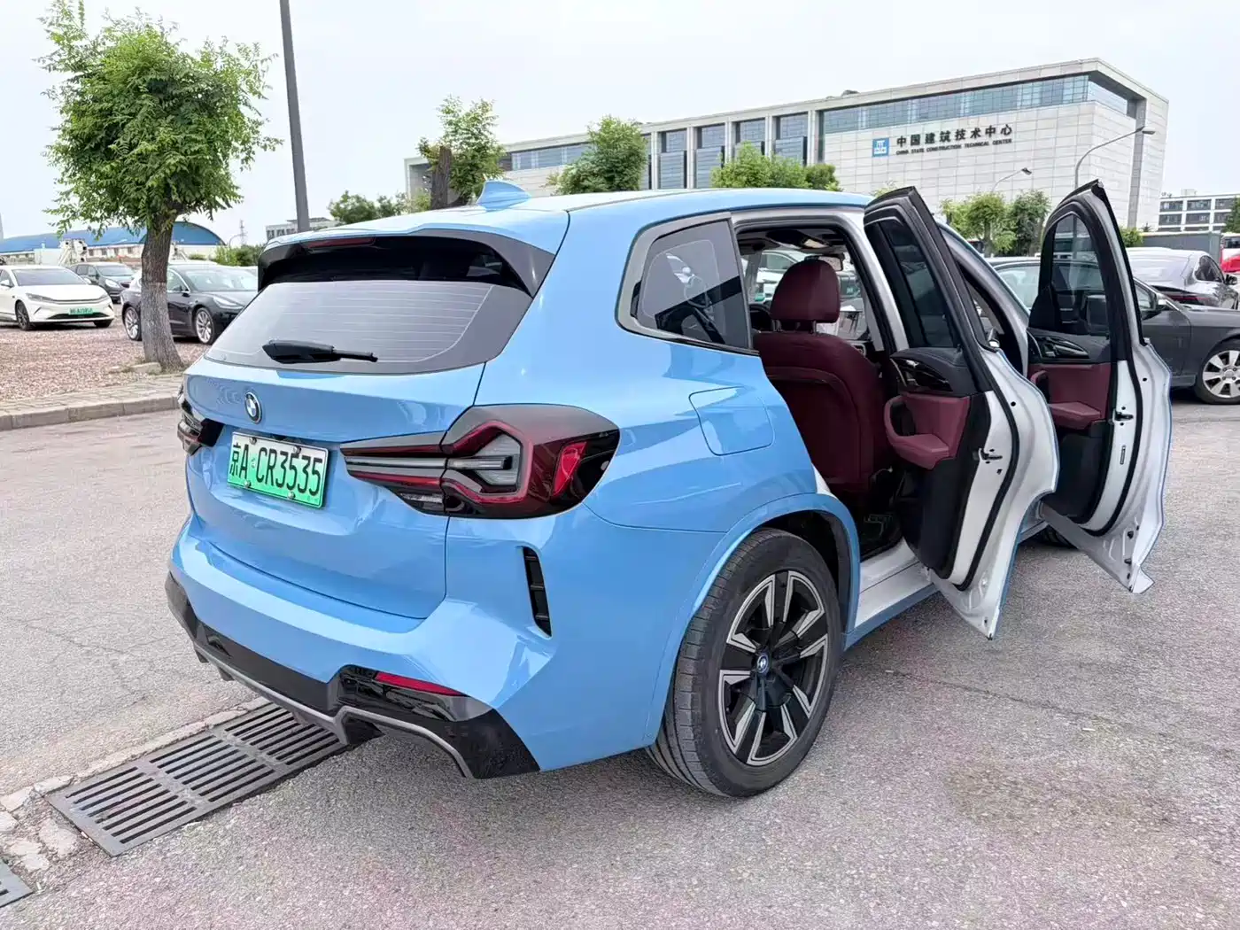 BMW iX3 2024 Leading Edition фото 4
