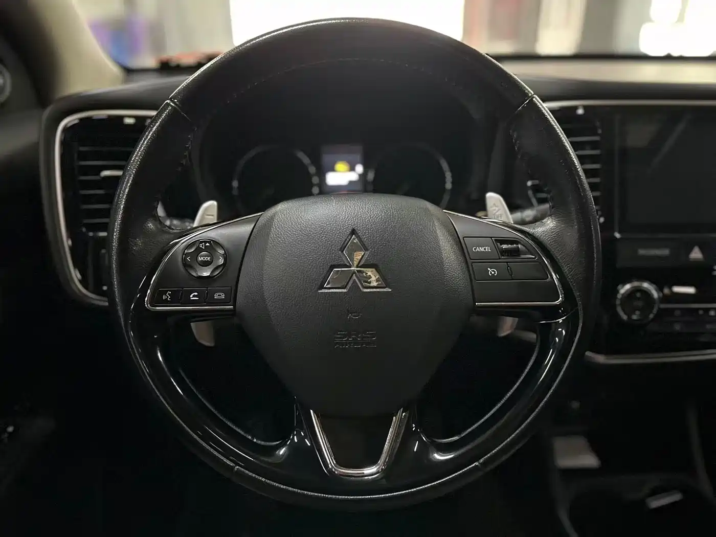 Mitsubishi Outlander 2016 2.4L 4WD Luxury Edition 7-seater фото 7