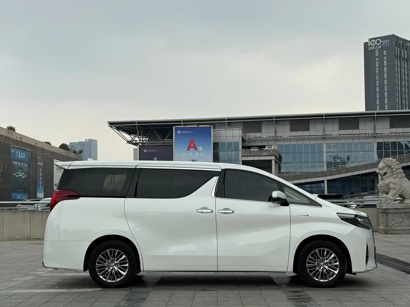 Toyota Alphard 2021 Hybrid 2.5L Luxury фото 6