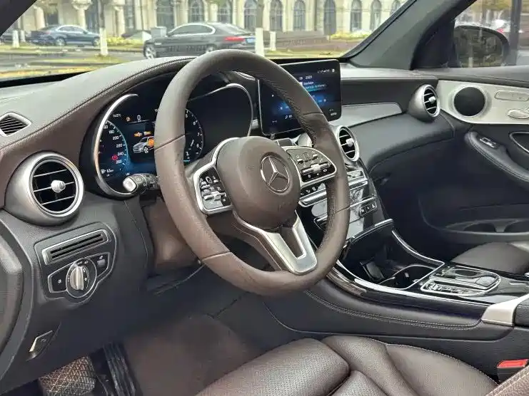 MERCEDES-BENZ GLC