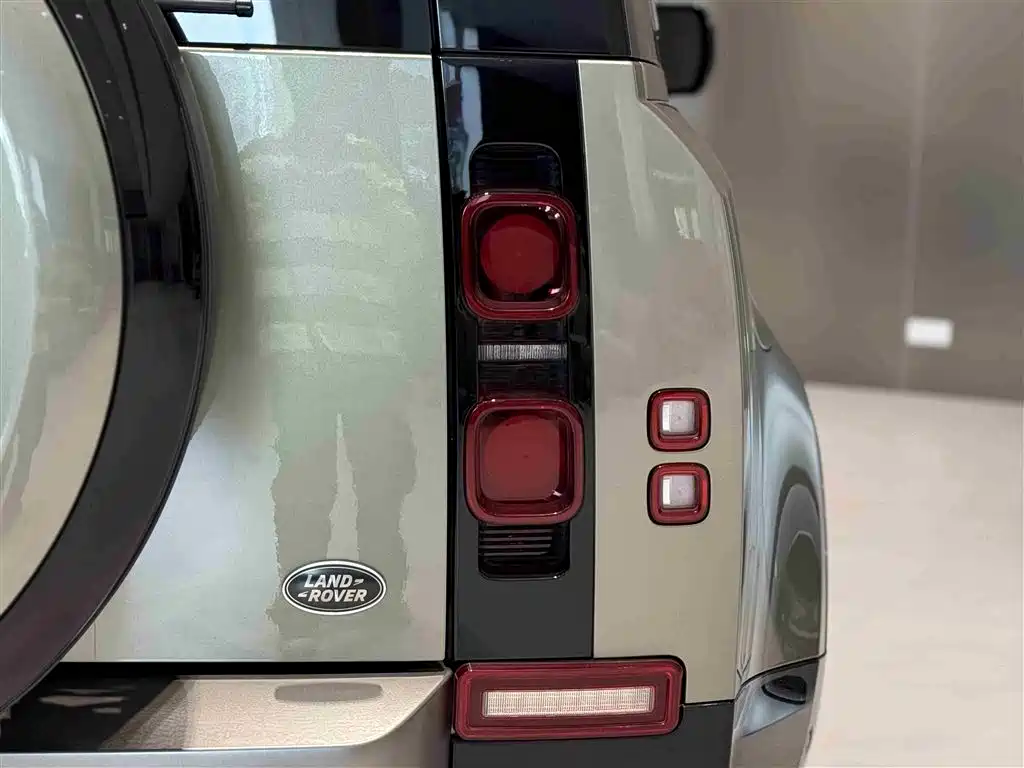 Land Rover Defender 2023 Facelift 110 3.0T P400 X-DYNAMIC HSE фото 6