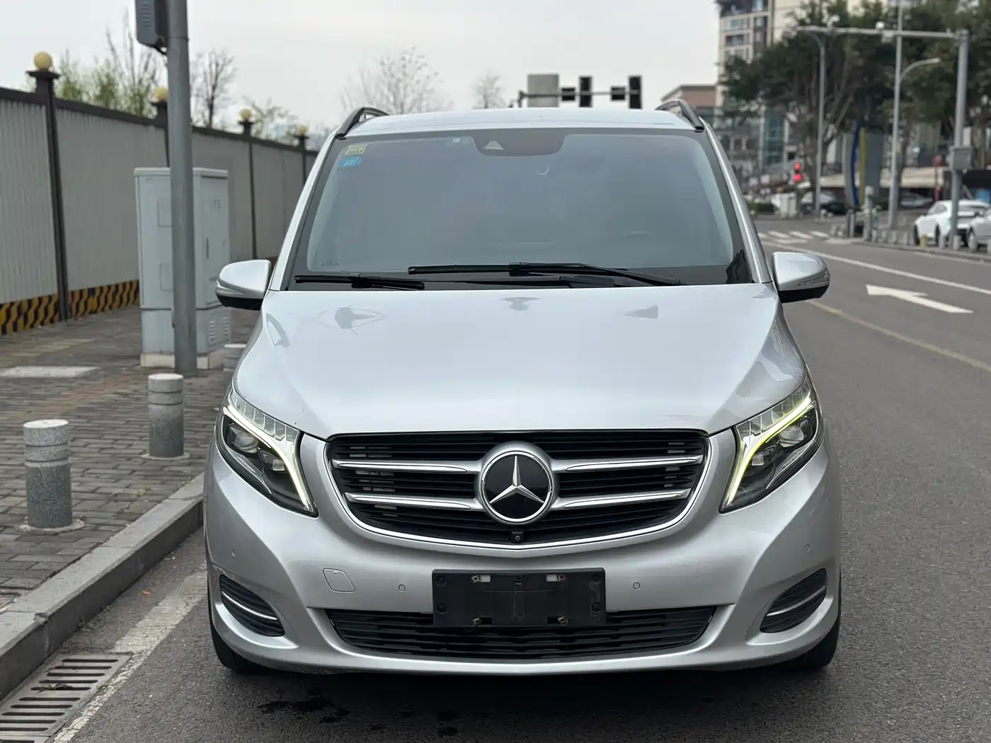 Mercedes-Benz V-Class 2016 V 260 L Premium Long фото 2