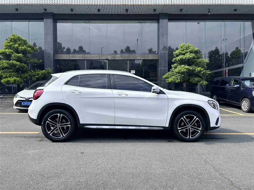 Mercedes-Benz GLA 2018 GLA 200 Fashion фото 7