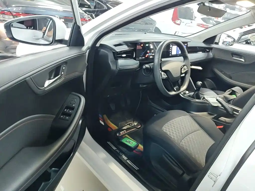 Roewe i5 2025 2023 1.5L Manual Comfort Edition