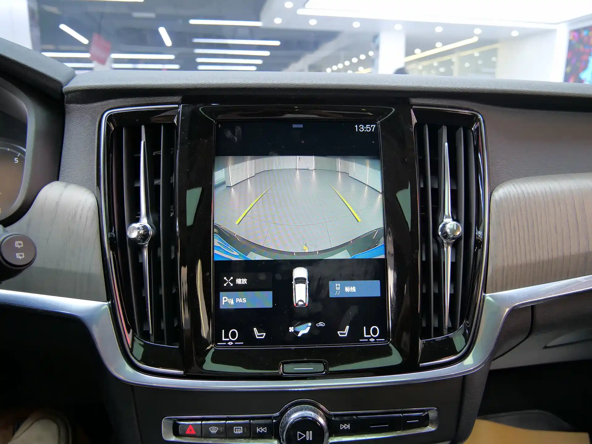 Photo 17 - Volvo V90