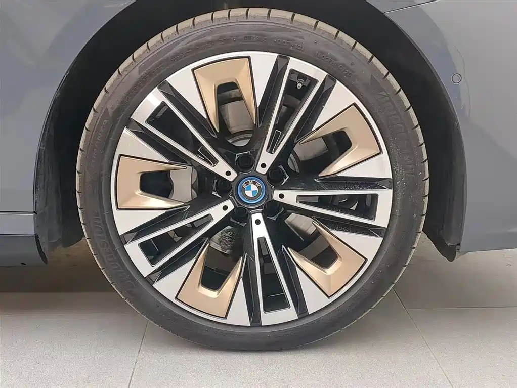 BMW I5