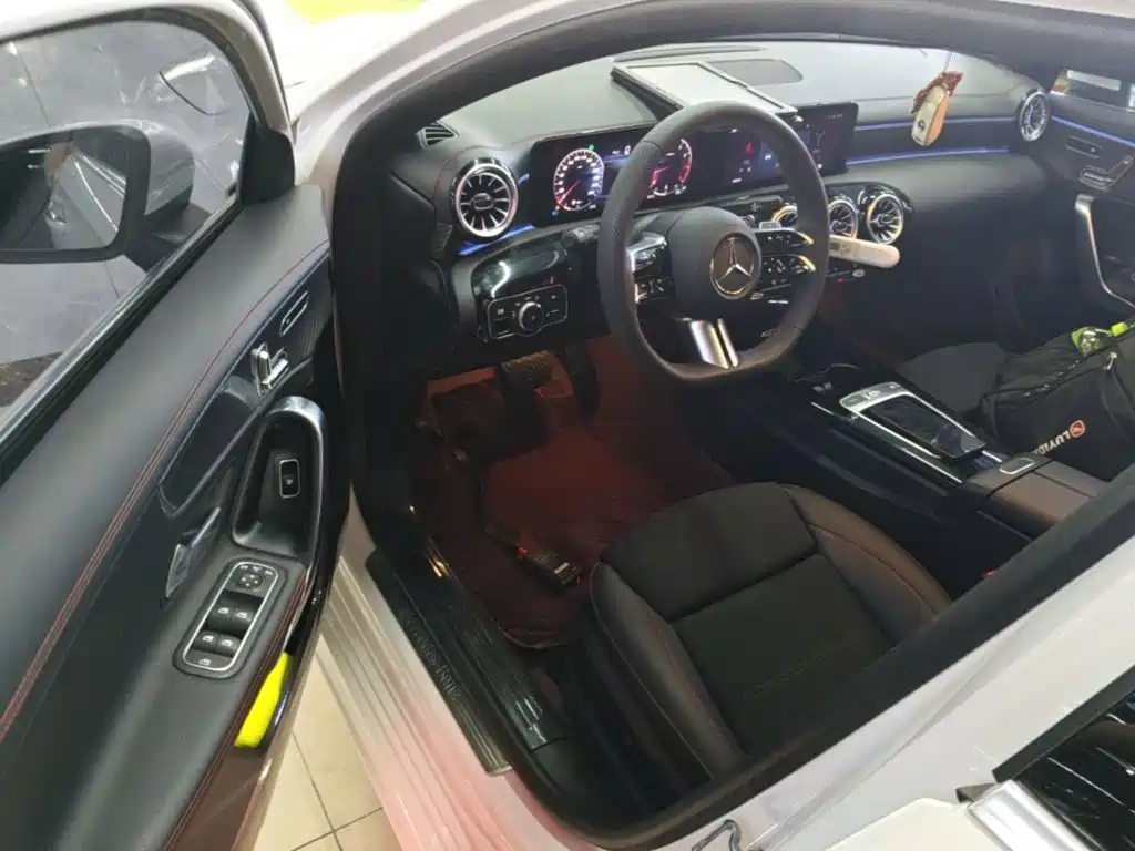 Фото 16 - Mercedes-Benz A-Class