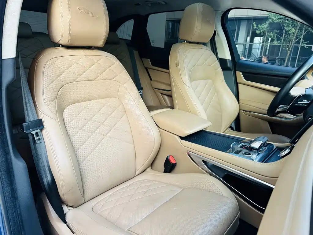 Фото 7 - Jaguar F-PACE