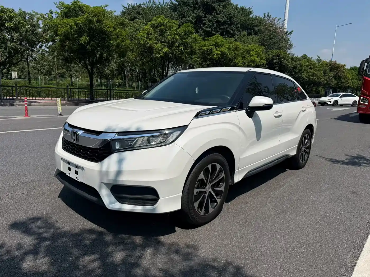 Photo 1 - Honda Avancier
