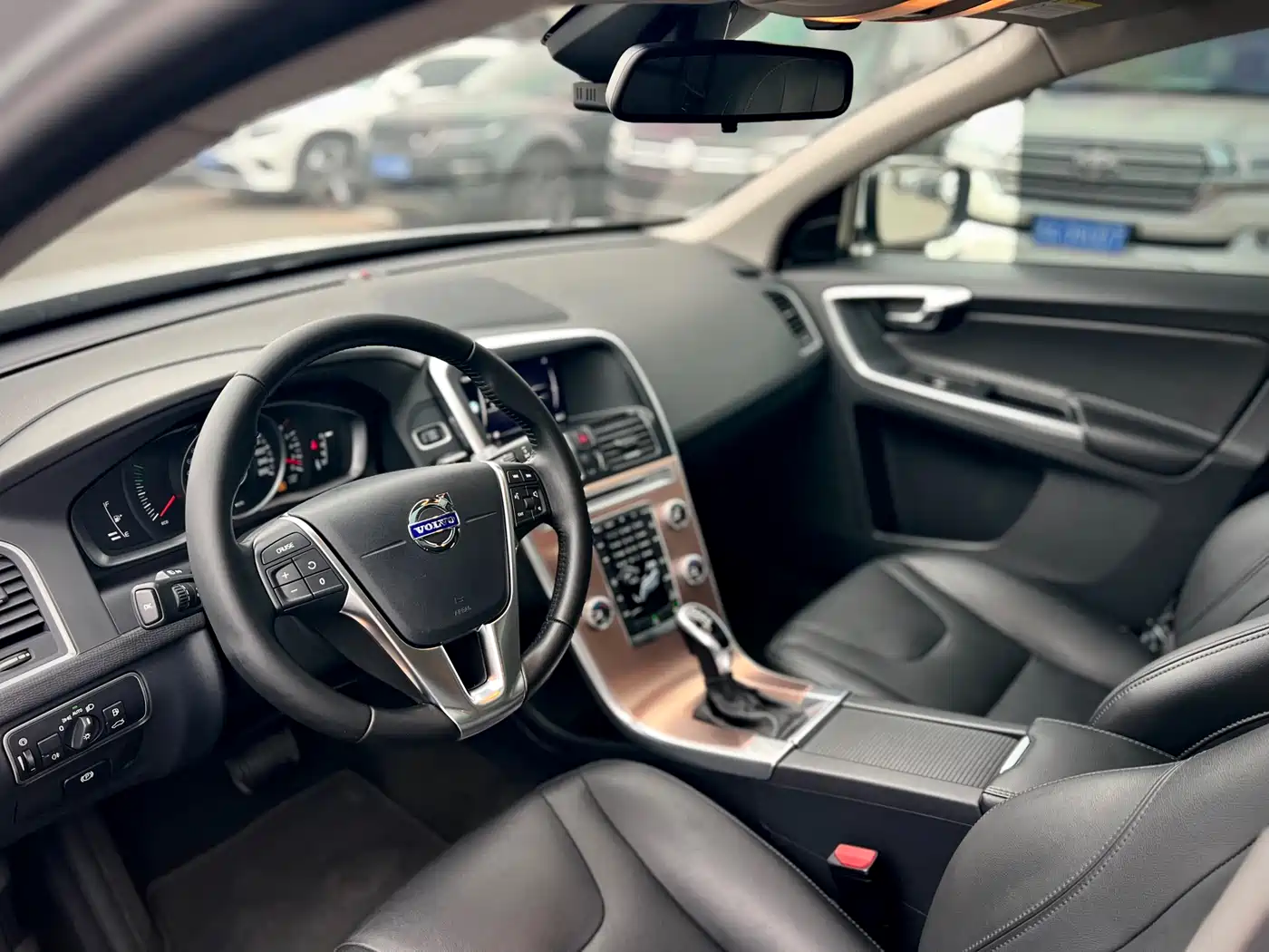 Фото 9 - Volvo XC60