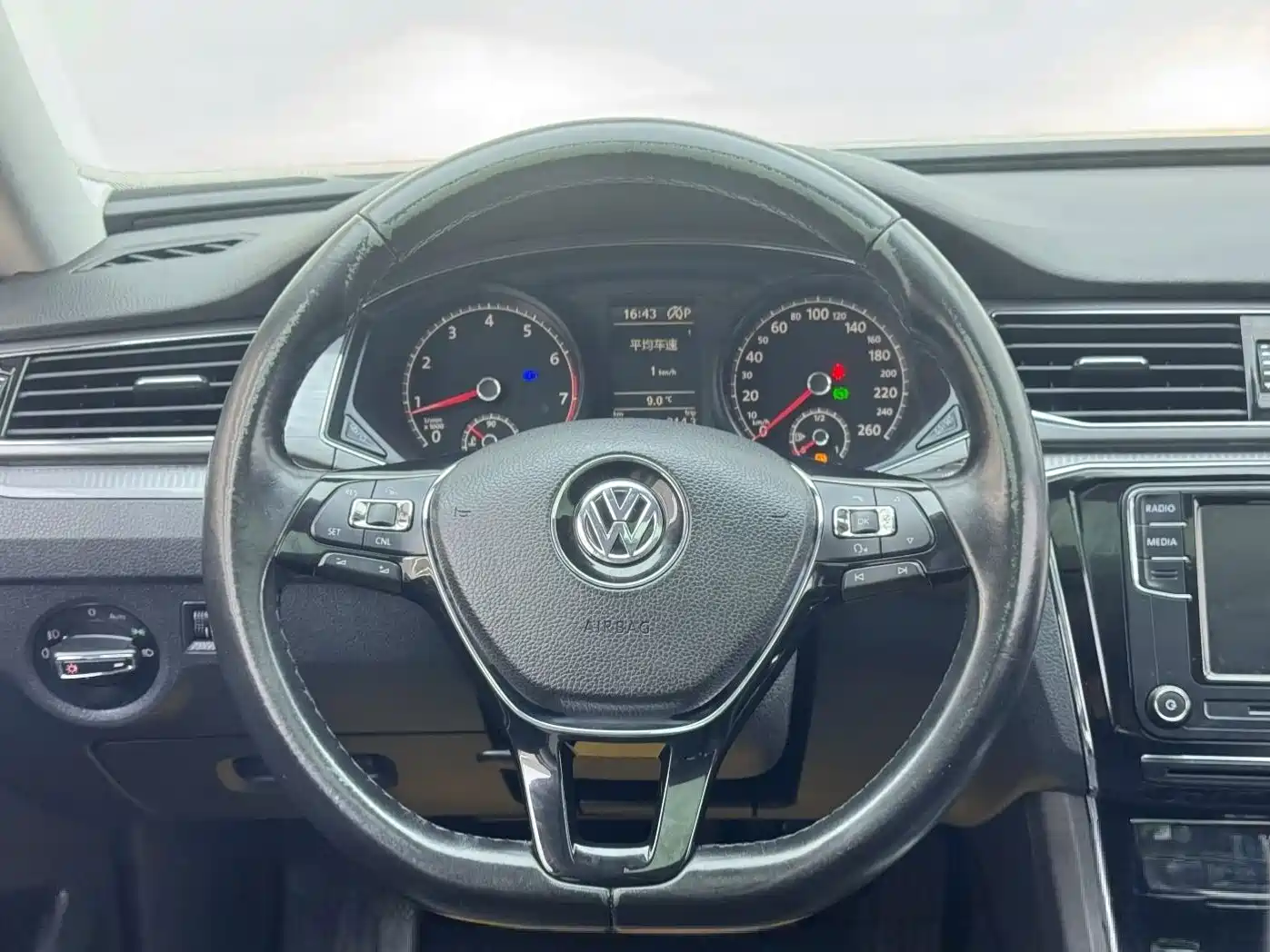 Фото 8 - Volkswagen Passat