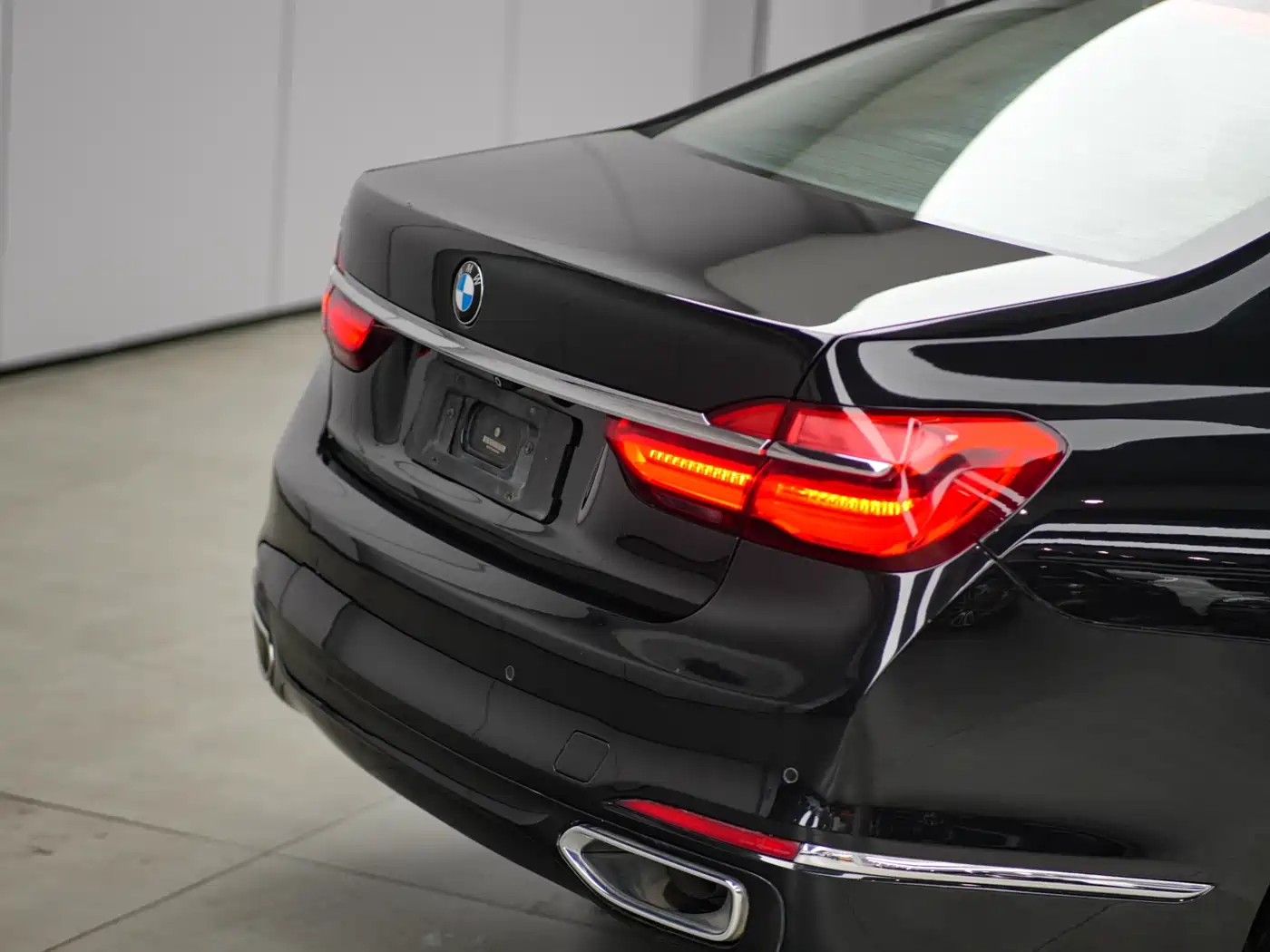 BMW 7 Series 2016 740Li Leading Edition фото 12