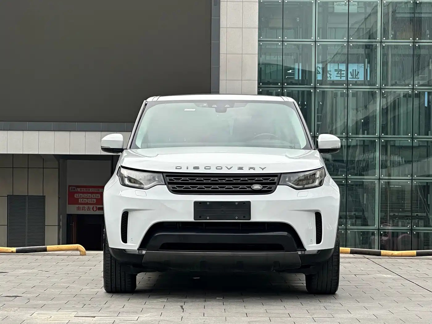 Land Rover Discovery 2017 3.0 SC V6 SE фото 2