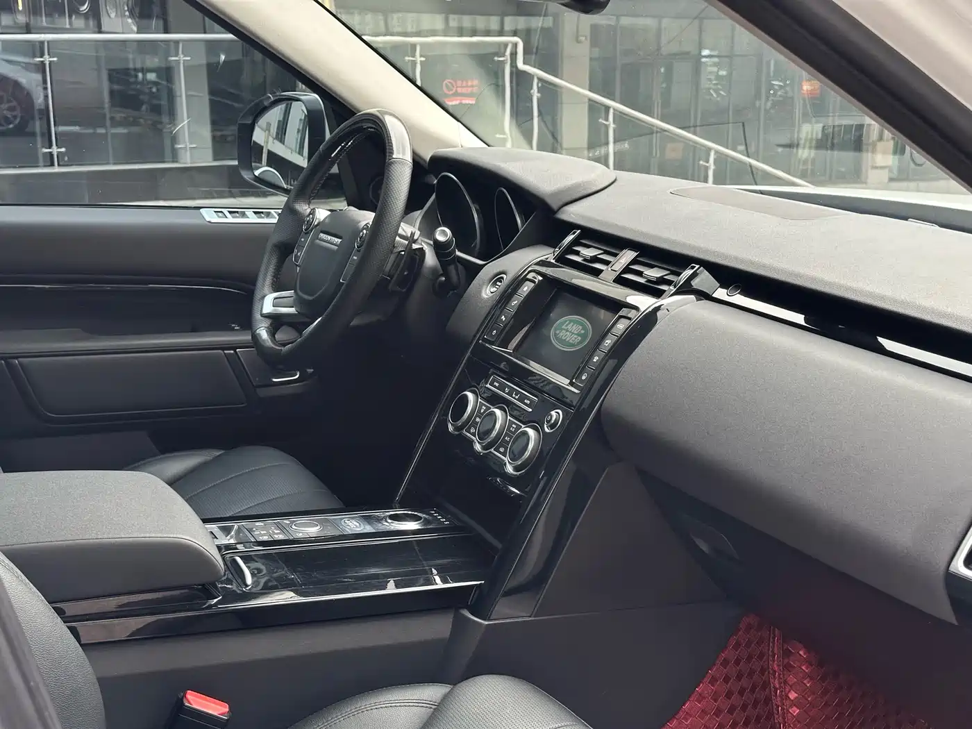 Land Rover Discovery 2017 3.0 SC V6 SE фото 16