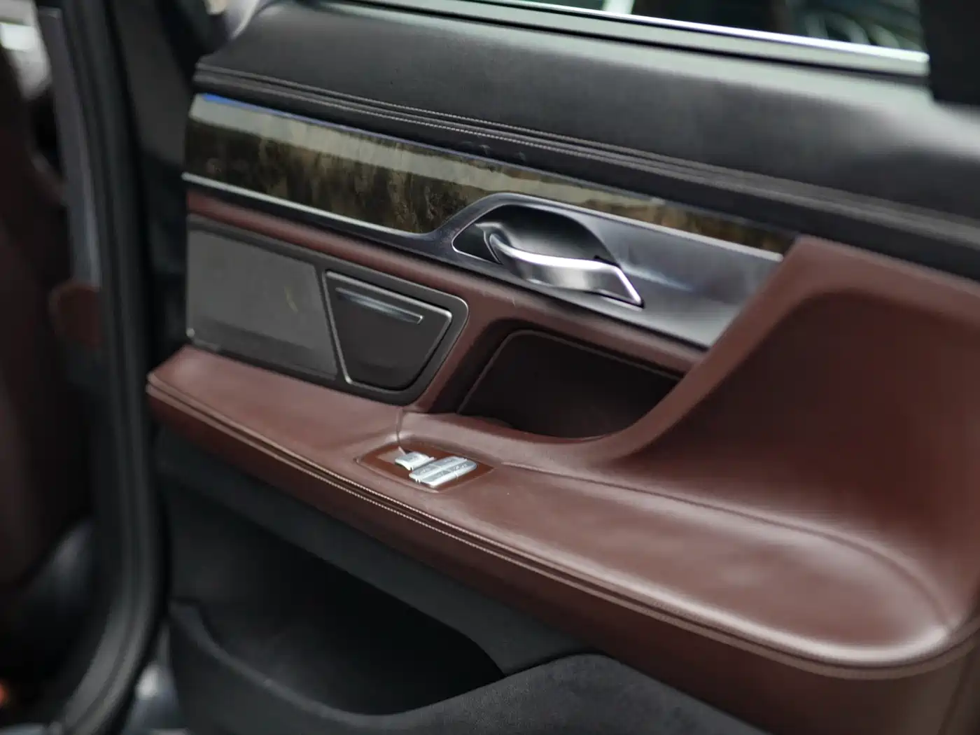 BMW 7 Series 2016 740Li Leading Edition фото 7