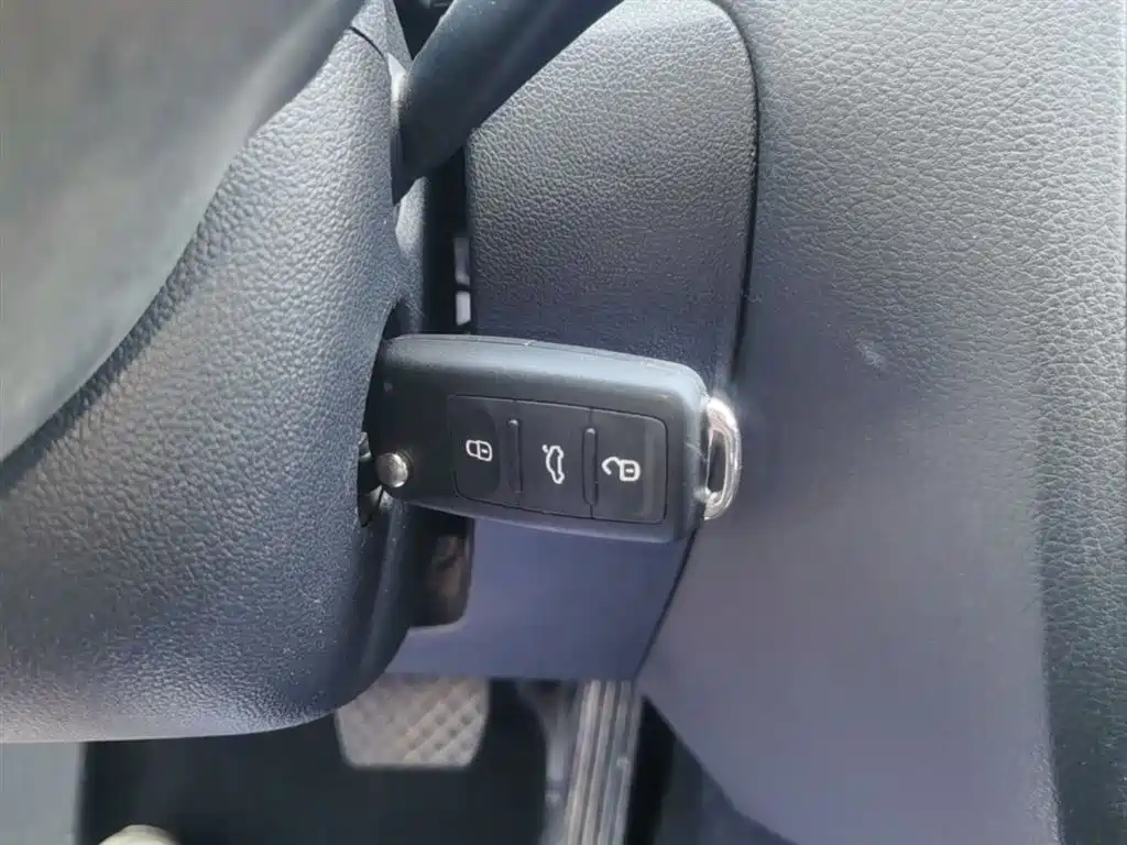 Volkswagen Sagitar 2016 230TSI 25th Anniversary Edition фото 9